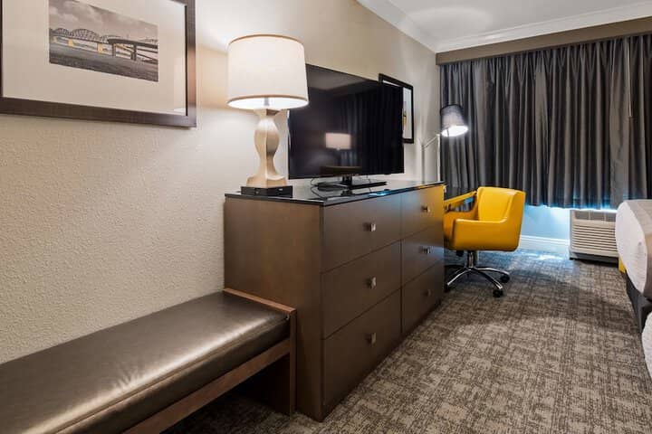 Room 17 of 46