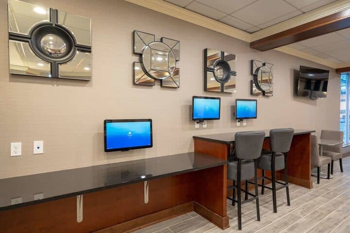Business Center 45 of 46