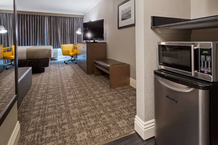 Room 18 of 46