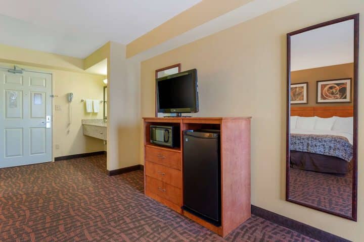 Room 9 of 27
